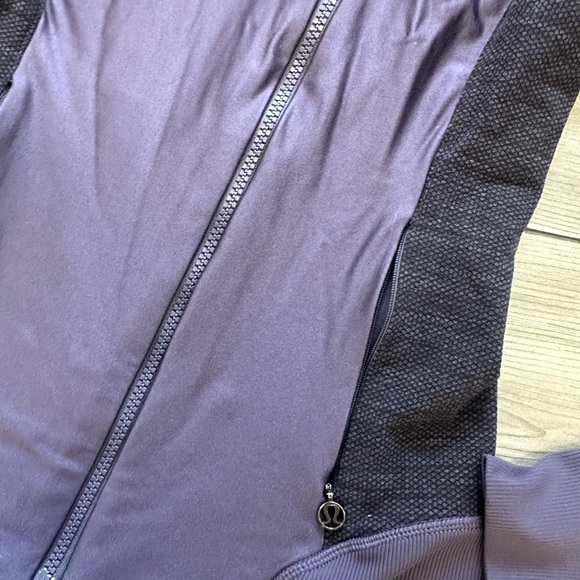 Lululemon Emerged Renewed jacket Size 4 purple - Picture 3 of 9